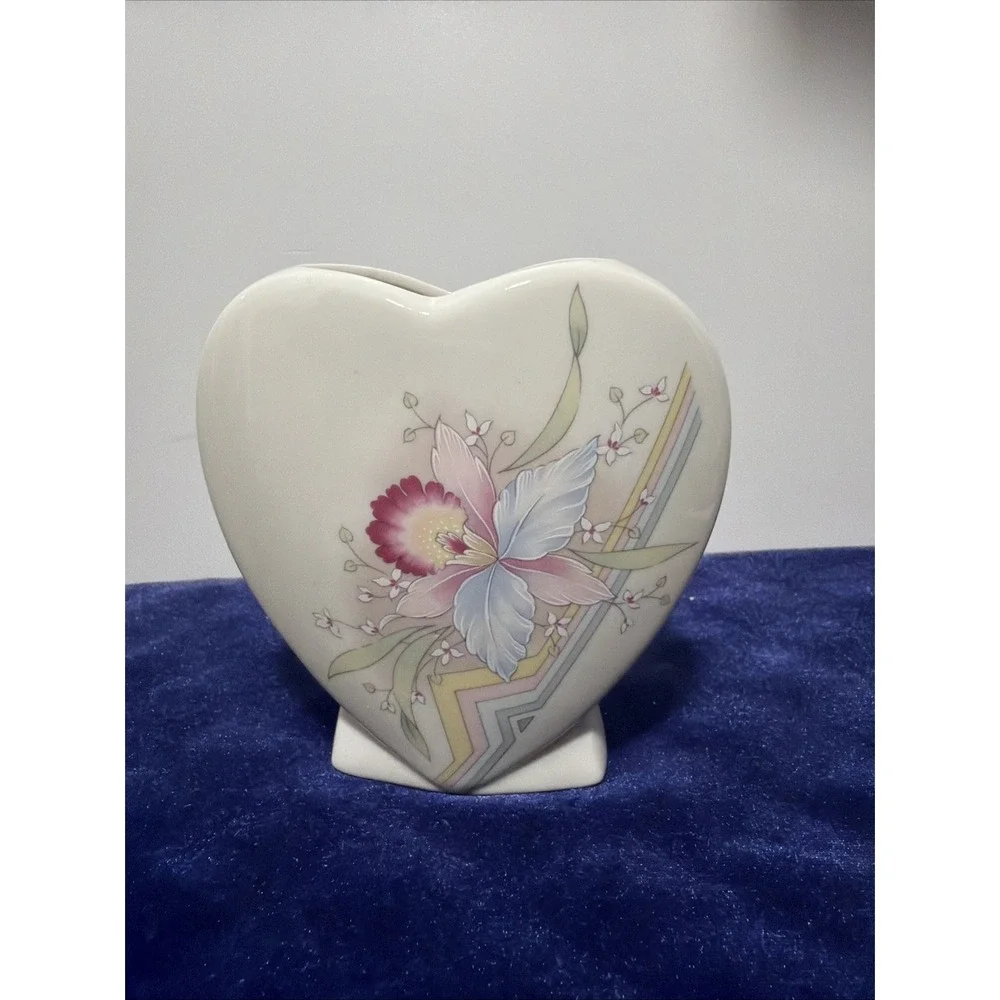 Russ Heart-Shaped Floral Painted Ceramic Vase, Glossy White Small 4x5 Japan